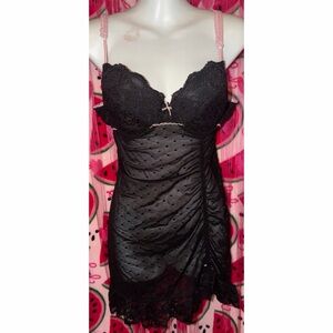 🖤🩷 Elegant Lace Chemise